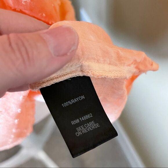 TORRID - PEACH SWISS DOT SMOCKED TOP BLOUSE Pluz Sz 0 - Picture 4 of 4